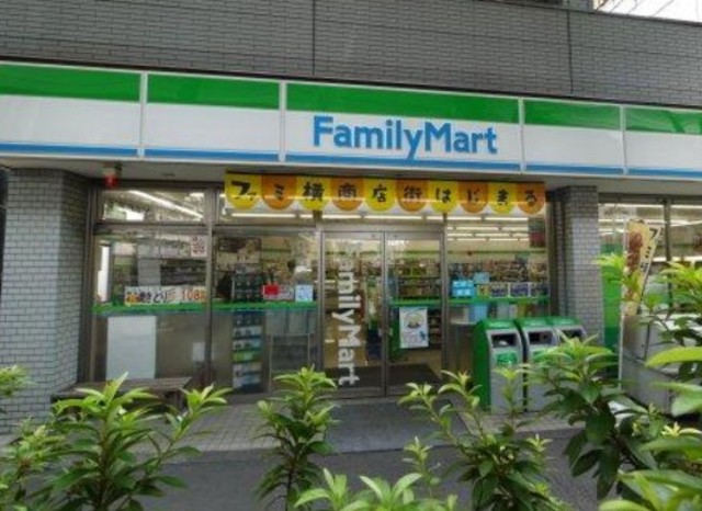 コンビニ　ファミリーマート杉並下高井戸四丁目店（コンビニ）まで79m
