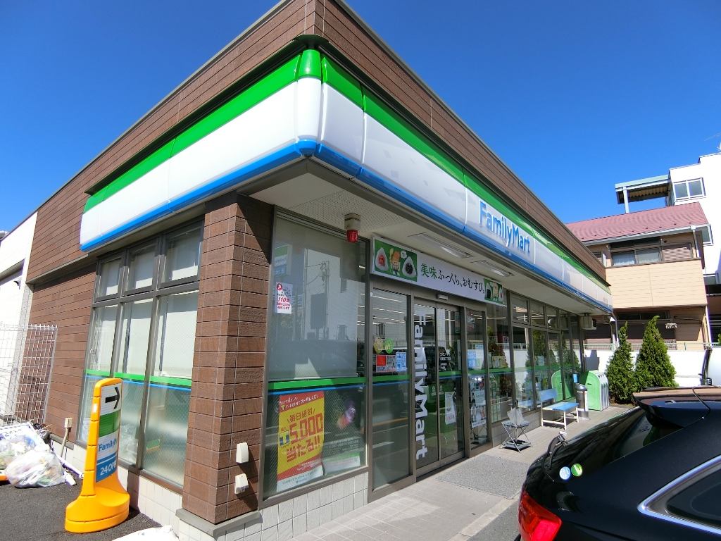 コンビニ　ファミリーマート 東葛西三丁目店（コンビニ）まで576m