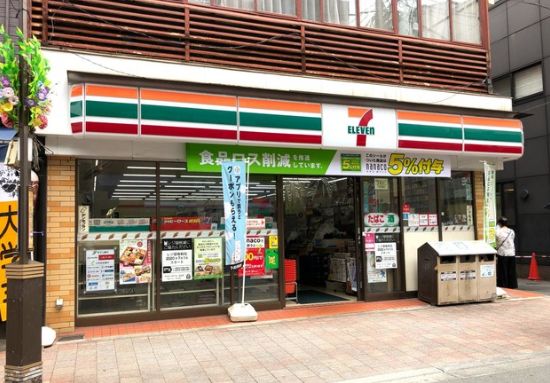 コンビニ　セブンイレブン巣鴨地蔵通り店（コンビニ）まで381m