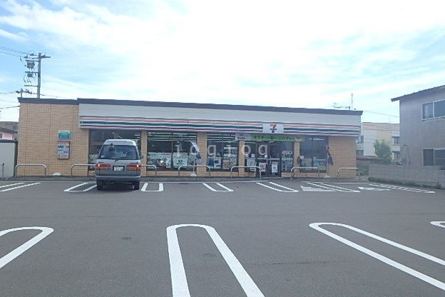 コンビニ　セブンイレブン旭川東警察署前店（コンビニ）まで434m
