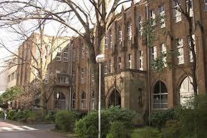 大学・短大　学習院大学（大学・短大）まで407m