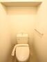 トイレ　トイレには棚があってストック品も置けます！※202号室の写真