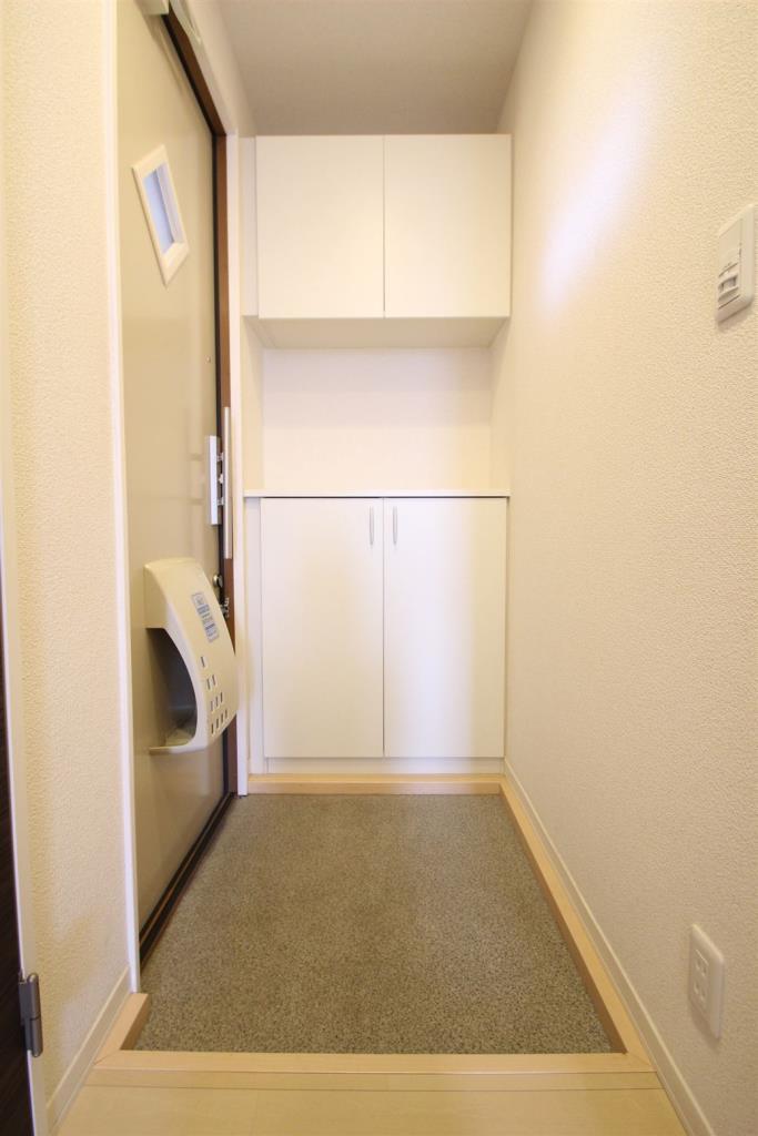 玄関　靴もたくさん収納できます☆※202号室の写真になります