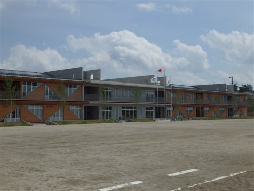 小学校　陽光台小学校（小学校）まで750m