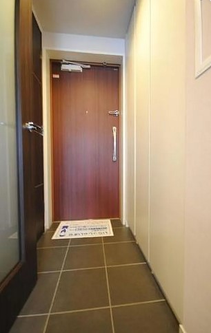 玄関　※別部屋の参考写真です。