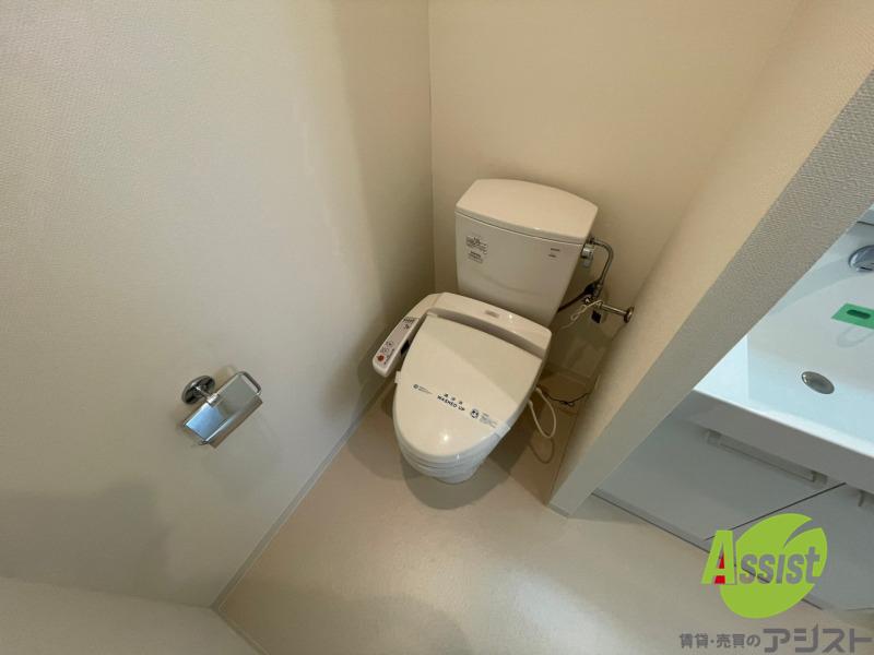 トイレ　ウォシュレット機能がついたトイレです。安心して使用できます。