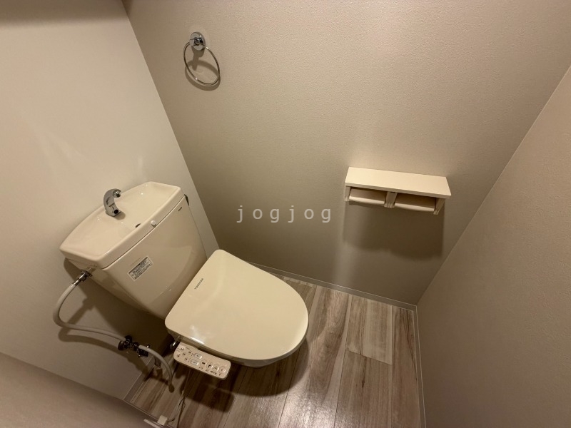 トイレ　ウォシュレット機能付きのトイレとなっています。