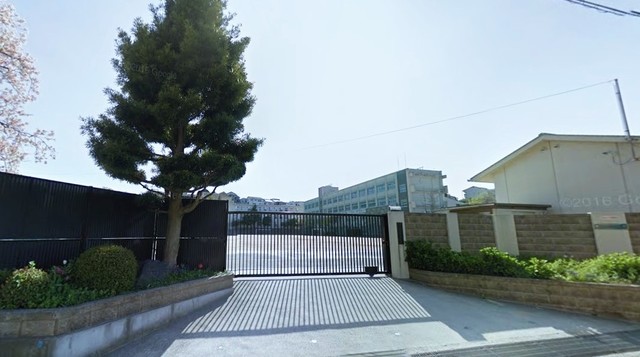 中学校　神戸市立西代中学校（中学校）まで484m