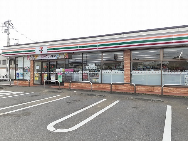 コンビニ　セブンイレブン取手戸頭４丁目店（コンビニ）まで170m