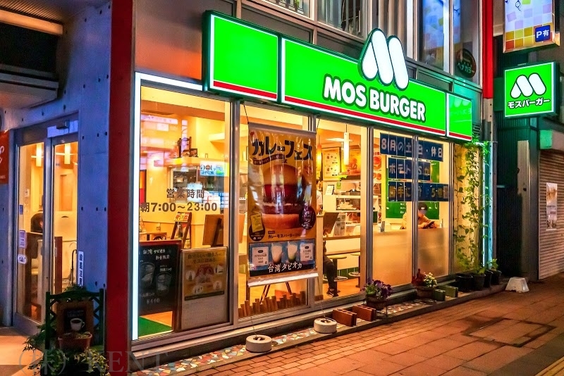 飲食店　モスバーガー札幌琴似店（飲食店）まで474m