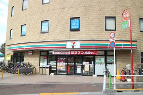 コンビニ　セブンイレブン 板橋小豆沢3丁目店（コンビニ）まで765m