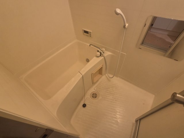 バス・シャワールーム　コンパクトで使いやすいお風呂です