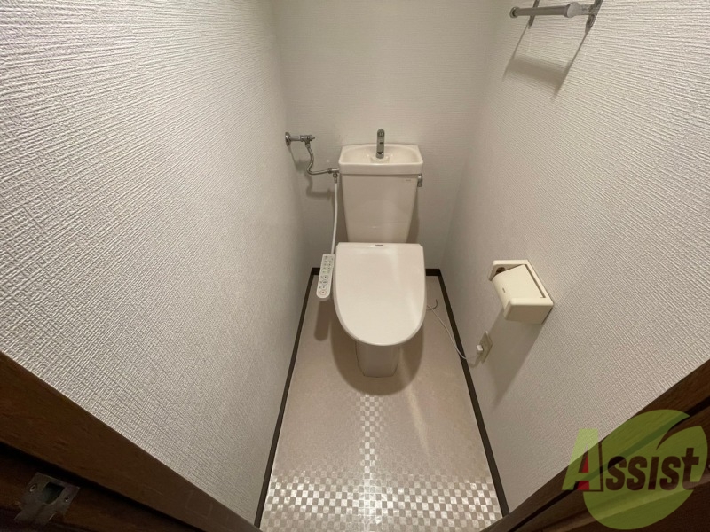 トイレ　ウォシュレット機能がついたトイレです。安心して使用できます。