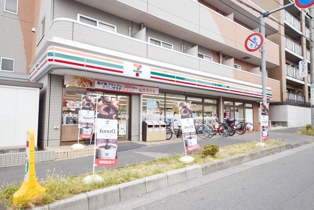 コンビニ　セブンイレブン東浦和駅南店（コンビニ）まで690m