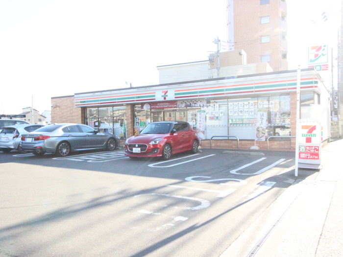 コンビニ　セブンイレブン厚木駅前店（コンビニ）まで750m
