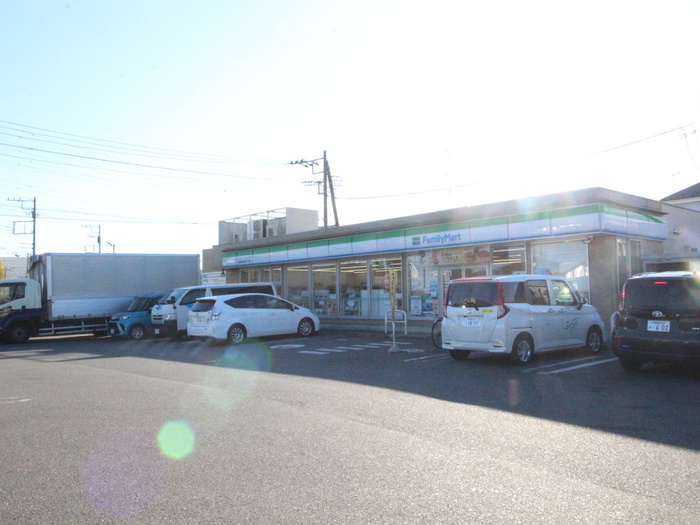 コンビニ　ファミリーマート海老名中新田5丁目店（コンビニ）まで500m
