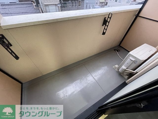 バルコニー　★広いバルコニーで洗濯物も一気に干せます★