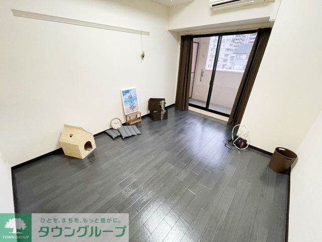 居室・リビング　★10.5帖の広々洋室★