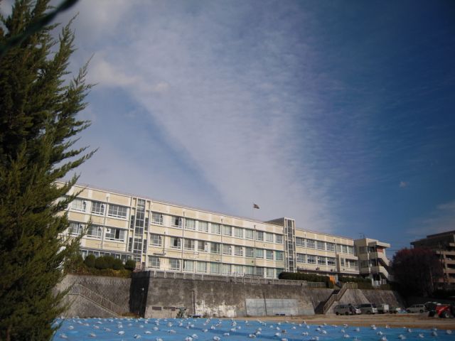 中学校　市立神丘中学校（中学校）まで1100m