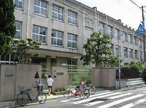 小学校　大阪市立巽小学校（小学校）まで943m