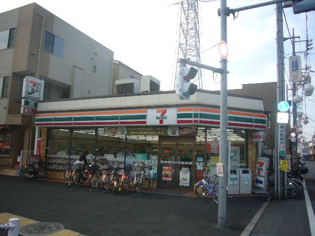 コンビニ　セブンイレブン足立青井駅前店（コンビニ）まで300m