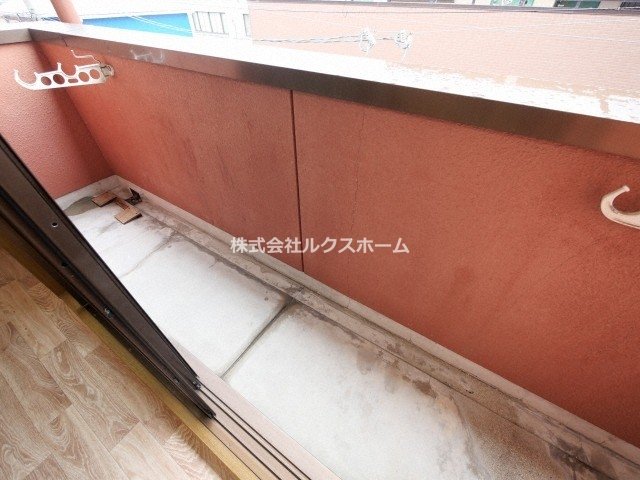 バルコニー　暖かな日差しのふりそそぐバルコニー