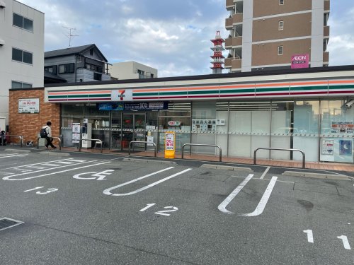 コンビニ　セブンイレブン 大阪太子橋1丁目店（コンビニ）まで220m