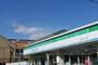 コンビニ　ファミリーマート　柴崎町六丁目店（コンビニ）まで187m