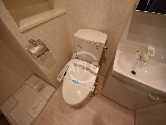 トイレ　グラマシー京橋　温水洗浄便座