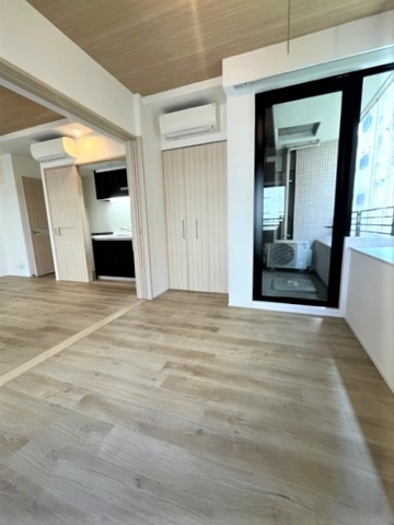居室・リビング　同マンション別部屋