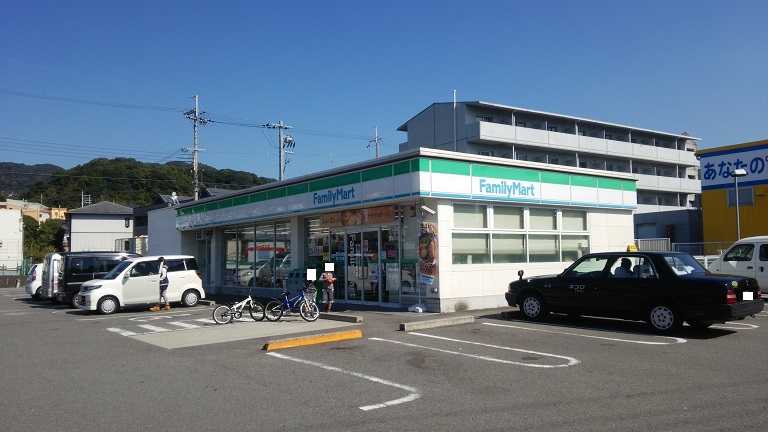 コンビニ　ファミリーマート 岩出紀泉台店様（コンビニ）まで626m