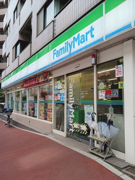 コンビニ　ファミリーマート滝野川五丁目店（コンビニ）まで201m
