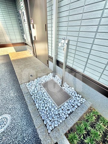 その他共有部分　エントランス横には水道がついてます♪