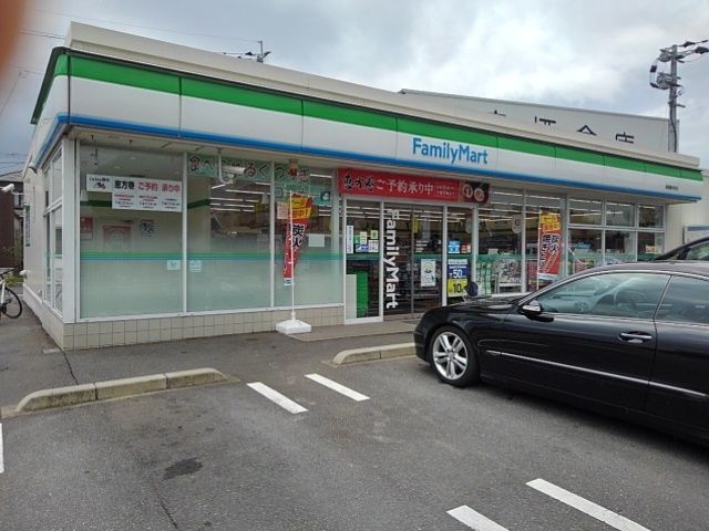 コンビニ　ファミリーマート鳥栖藤木町店（コンビニ）まで660m