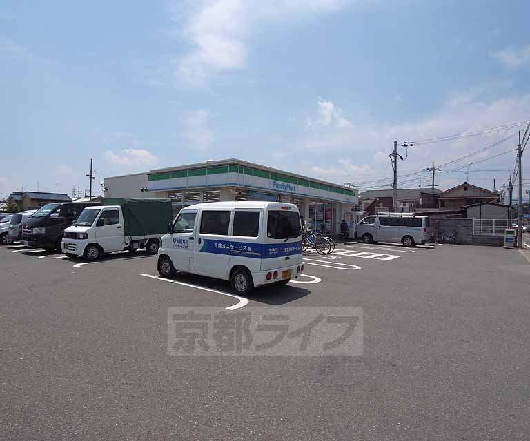 コンビニ　ファミリーマート　久世東土川店（コンビニ）まで200m