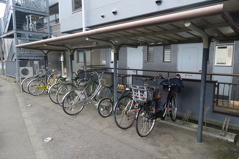 その他共有部分　屋根付き駐輪場もございます♪