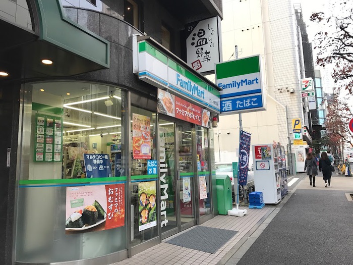 コンビニ　ファミリーマート 代々木駅西店（コンビニ）まで200m