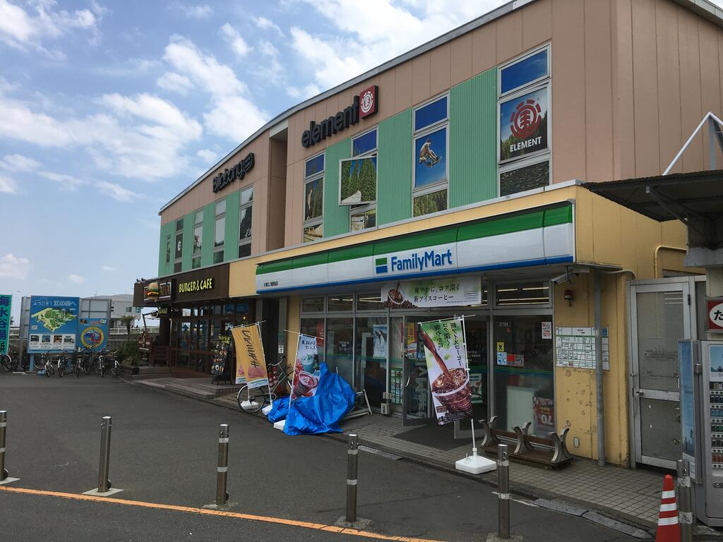 コンビニ　ファミリーマート片瀬江ノ島駅前店（コンビニ）まで340m