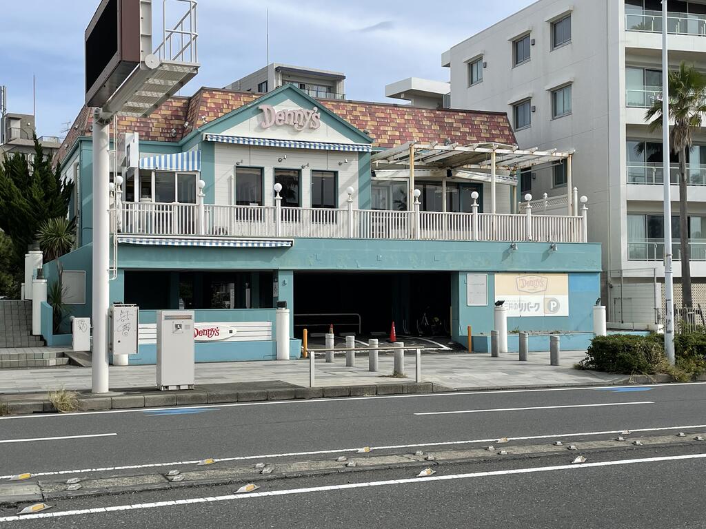 飲食店　デニーズ江ノ島店（飲食店）まで83m