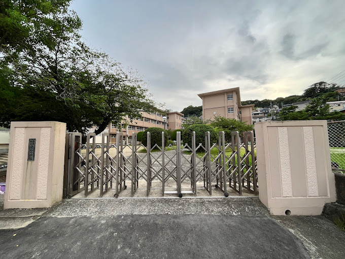 小学校　長崎市立滑石小学校（小学校）まで798m