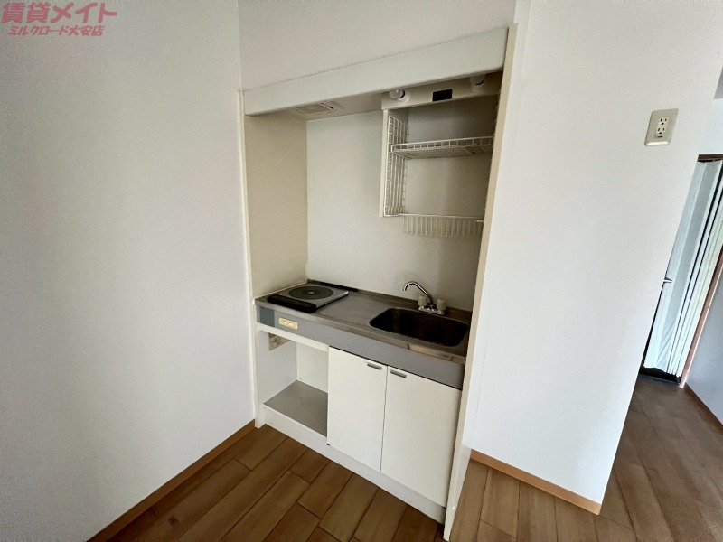 キッチン　別部屋参考写真です