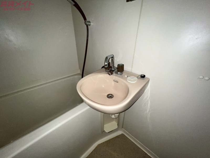 洗面設備　別部屋参考写真です