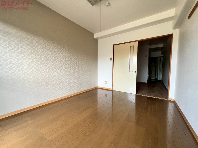 居室・リビング　別部屋参考写真です