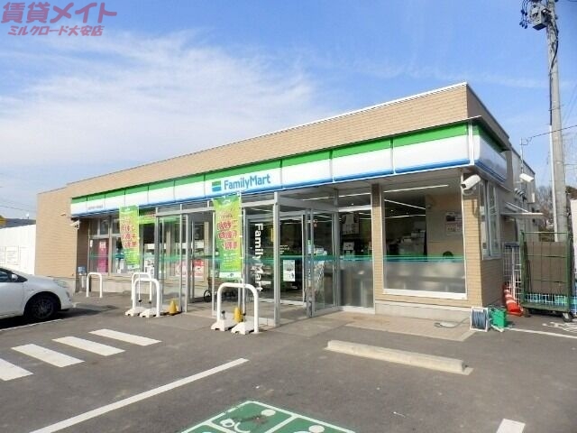コンビニ　ファミリーマート四日市あかつき台北店（コンビニ）まで1372m