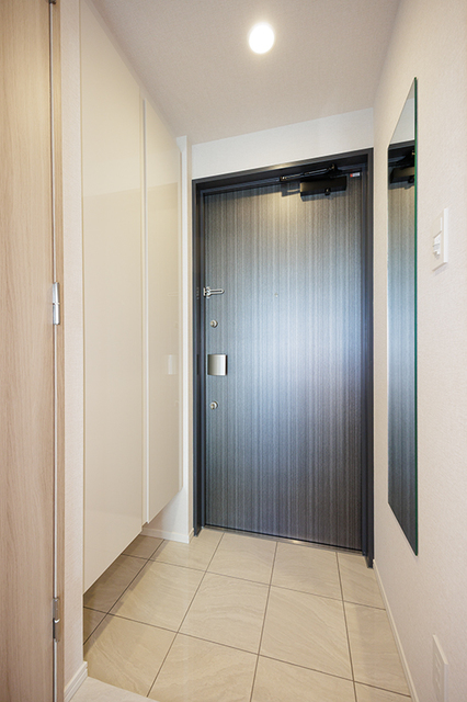 玄関　※写真は同タイプ住戸です。