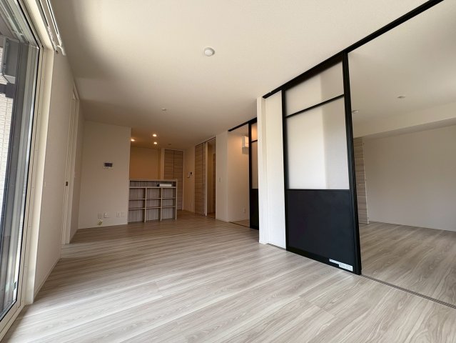 居室・リビング　※建築中の為、実際のお部屋と仕様が異なるケースがございます。