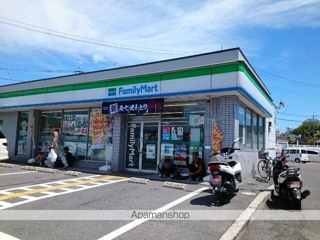 コンビニ　ファミリーマート様（コンビニ）まで1000m