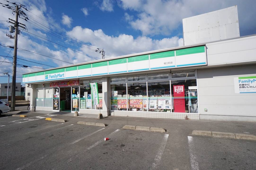 コンビニ　ファミリーマート堀江町店（コンビニ）まで540m