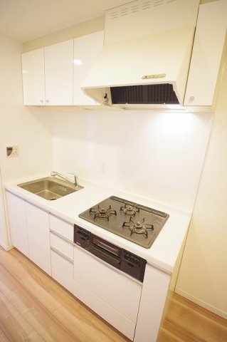 キッチン　※同じ間取りの別のお部屋の写真です。