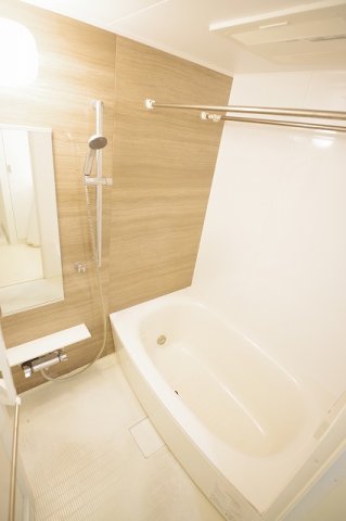 バス・シャワールーム　※同じ間取りの別のお部屋の写真です。